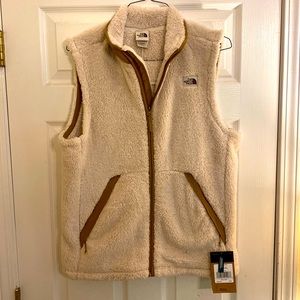 🏔️The North Face Men’s Campshire Sherpa Vest!🏕️🔥🏕️ Brand New! Never Worn!